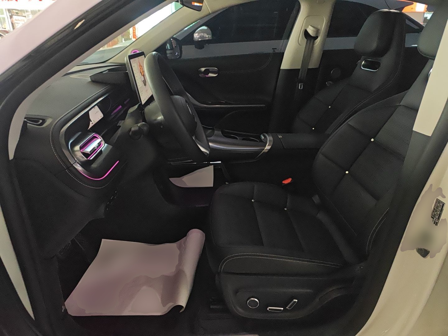 Переднее сиденье в автомобиле