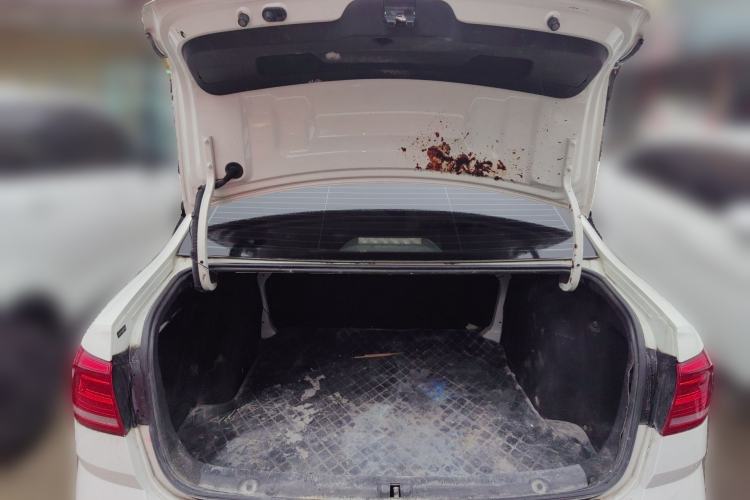 Used Volkswagen Lavida 2017 1.6L Automatic Comfort Edition
