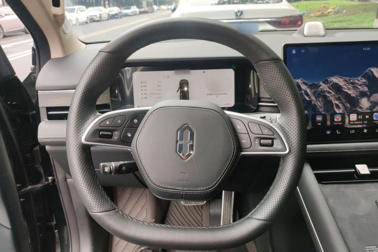 Used Hima AITO M7 2024 1.5T Rear-Drive Plus Version 5 Seats Steering Wheel