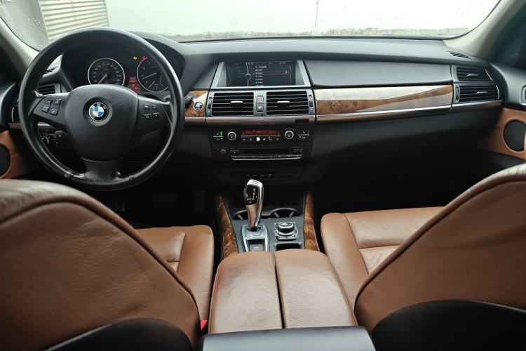 Used BMW X5 2009 xDrive30i Leading Model Center Console