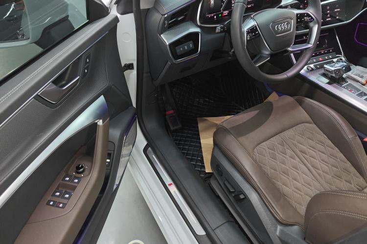 Used Audi A7L 2024 45TFSI quattro S-line Visionary Edition Flow Crystal Package Driver Seat