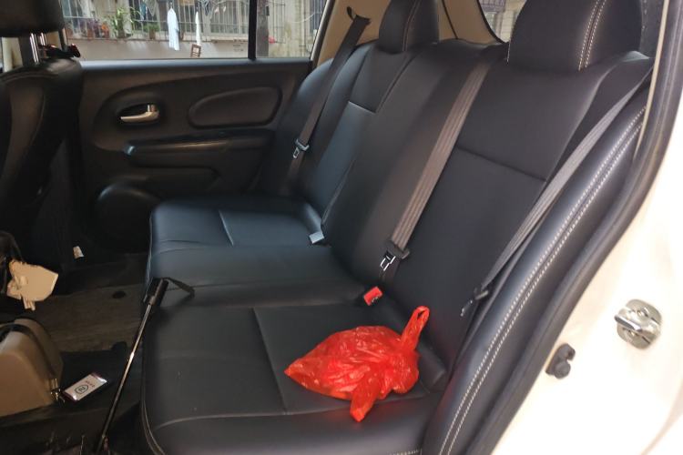 Used Venucia R50 2015 1.6L Automatic Fashion Edition
