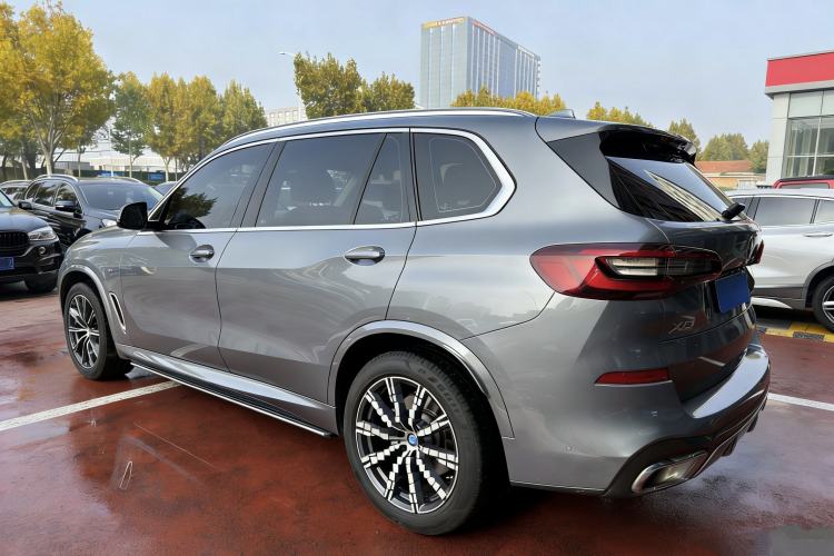 Used BMW X5 2022 Restyled xDrive 30Li Luxury Version M Sport Package
