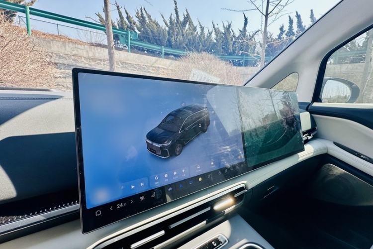 Used VOYAH Dream 2025 PHEV Four-Wheel-Drive Flagship Kunpeng Edition
