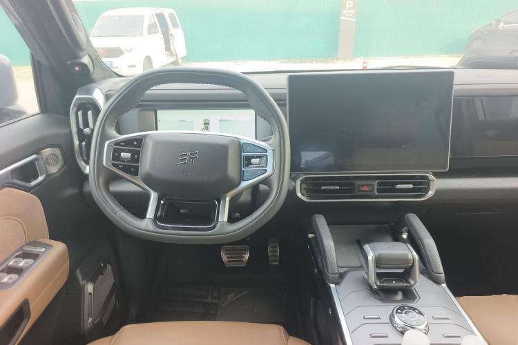 Used JETOUR Traveler 2023 2.0T All-Wheel Drive CrossPRO+ Center Console