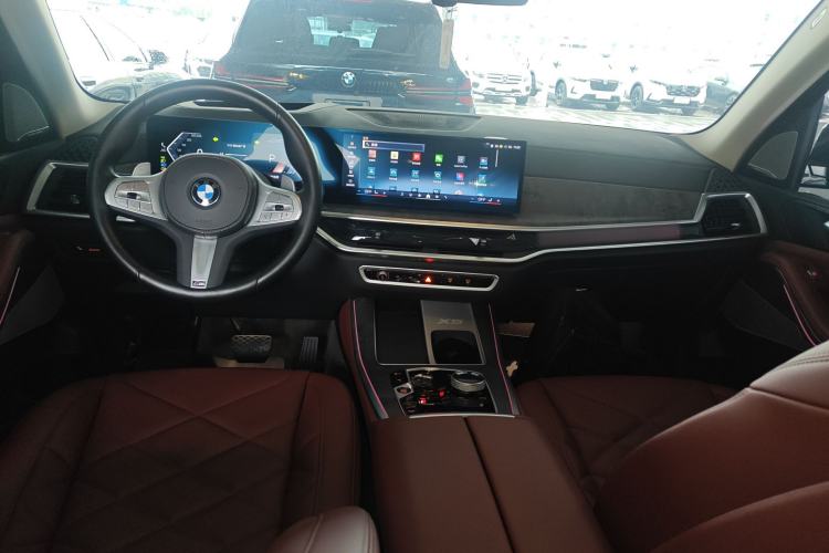 Used BMW X5 2023 xDrive 30Li Luxury M Sport Package
