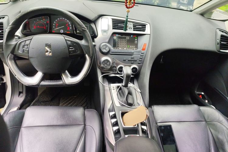 Used DS 5 2015 1.6T Luxury Edition THP160 Center Console