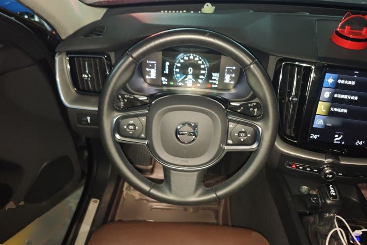 Used Volvo XC60 2019 T5 4x4 Smart Edition China VI Standard Steering Wheel
