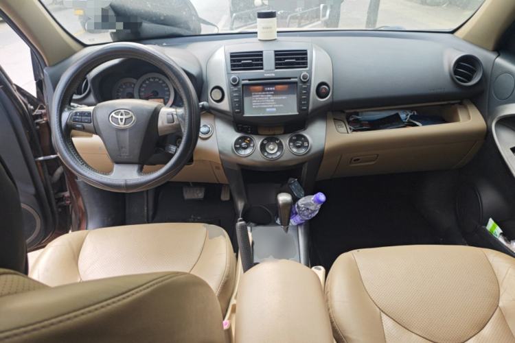 Used Toyota RAV4 2011 2.0L Automatic Luxury Edition Center Console