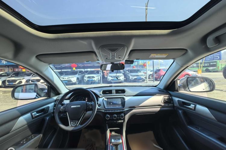 Used Haval H2 2018 Chuanxiang Edition 1.5T Dual-Clutch Two-Wheel Drive Fashion Model China V Standard