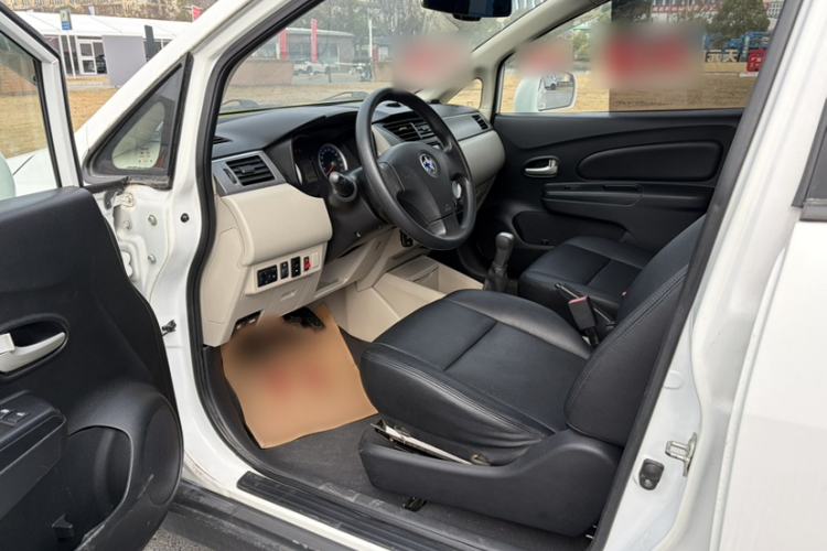 Used Venucia R50 2015 1.6L Manual Fashion Edition