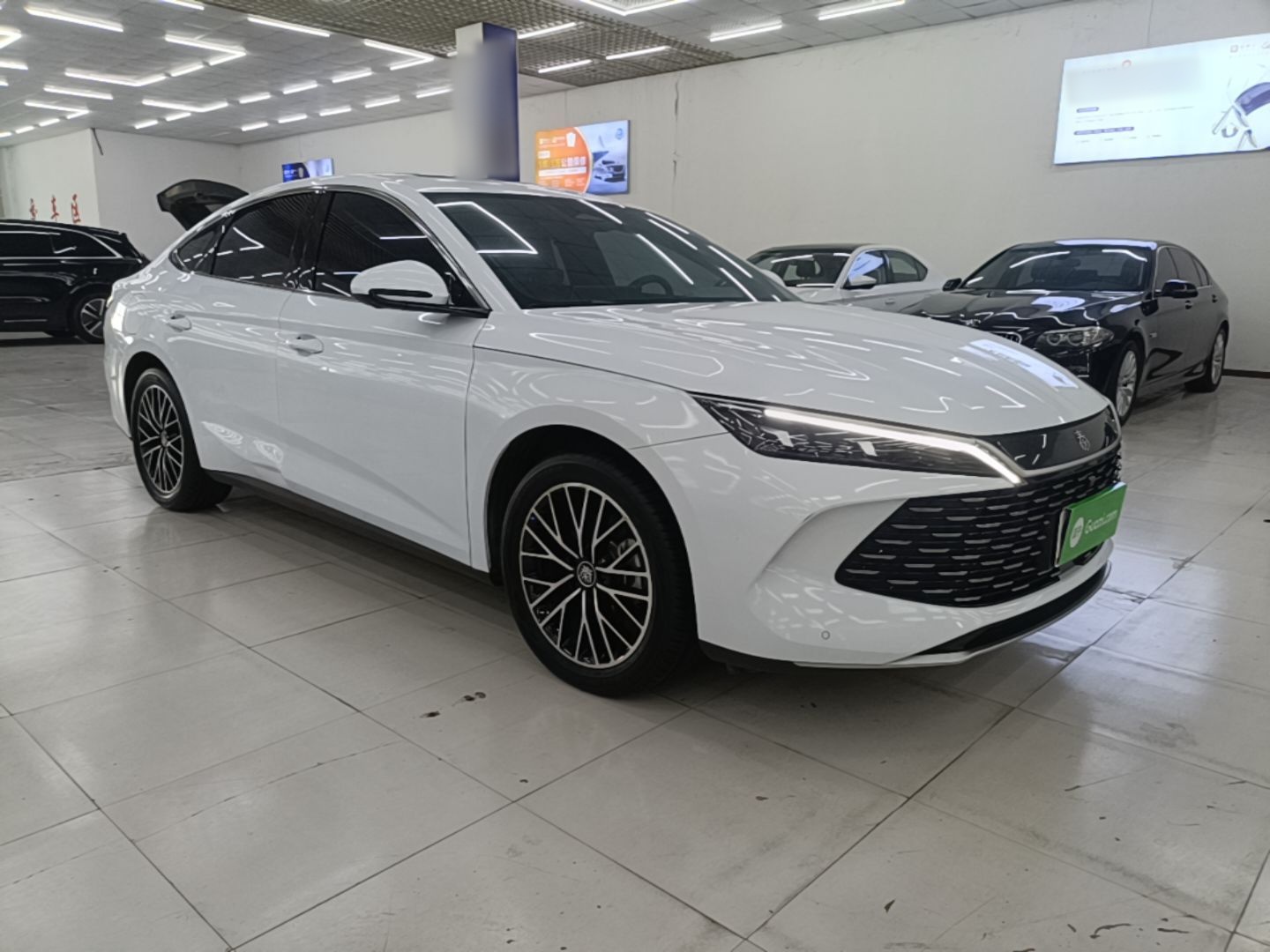 BYD Qin L 2024 DM-i 120KM Excellence Model — снимка 3