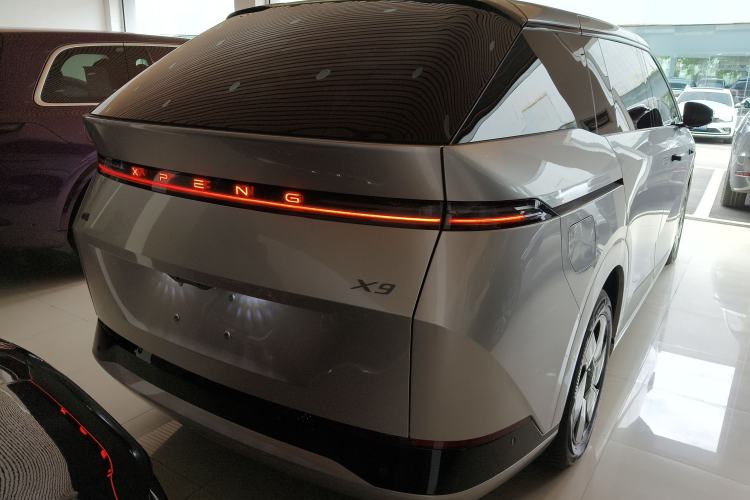 Used XPeng X9 2024 702 Ultra-Long Range Pro Rear Right 45 Deg