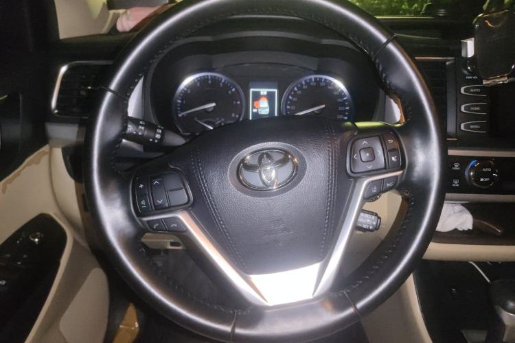 Used Toyota Highlander 2018 2.0T Two-Wheel Drive Luxury Edition 7 Seats China VI Standard