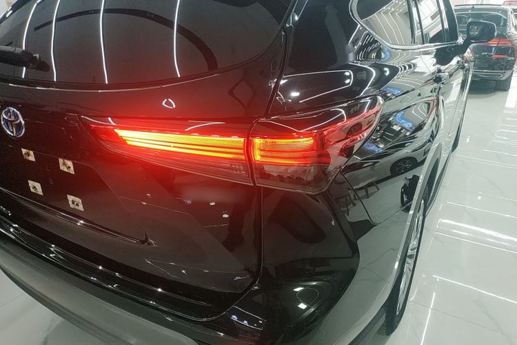 Used Toyota Highlander 2023 2.5L Smart Electric Hybrid Dual-Drive Prestige Version 7 Seats Right Rear Taillight