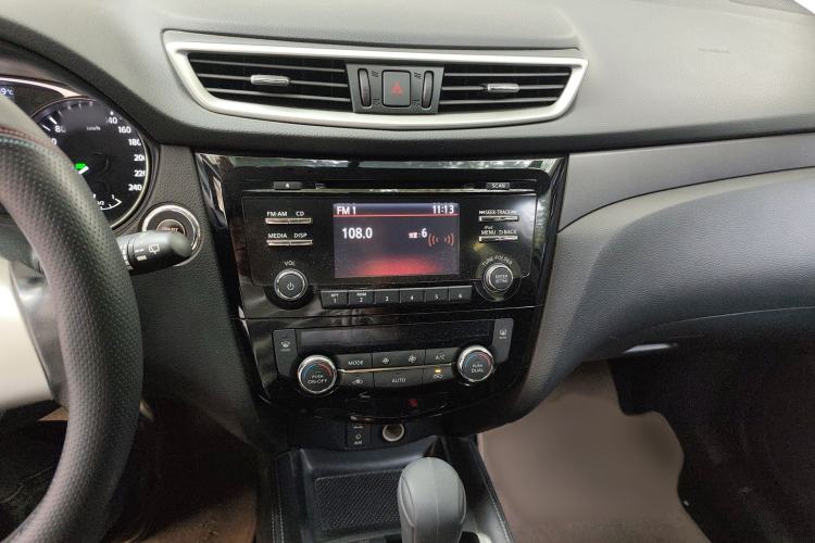 Used Nissan X-Trail 2014 2.0L CVT Comfort Edition 2WD Audio And AC Panel