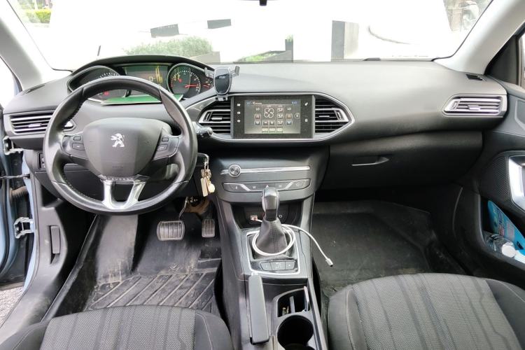 Used Peugeot 308S 2015 1.2T Automatic Jingchi Edition Center Console