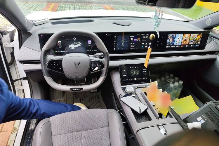 Used VOYAH PASSION 2024 PHEV Four-Wheel Drive Ultra-Long Range Executive Edition