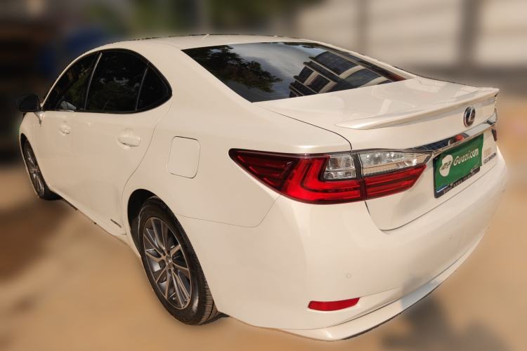 Used Lexus ES 2017 300h Mark Levinson Comfort Edition Rear Left 45 Deg