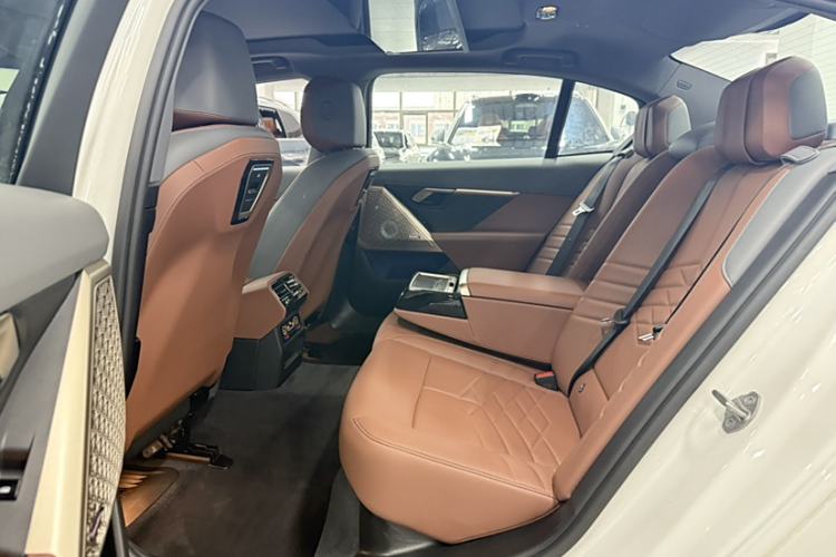 Used BMW 5 Series 2024 530Li Luxury Edition M Sport Package