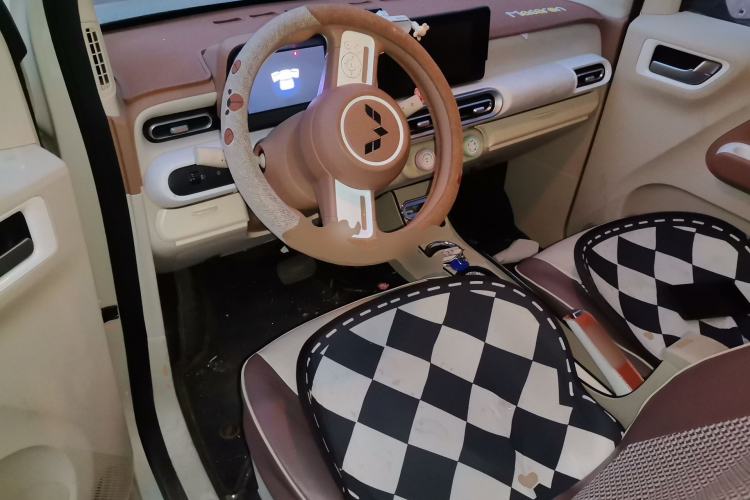 Used Wuling Hongguang MINIEV 2024 3rd Generation 170 km Center Console