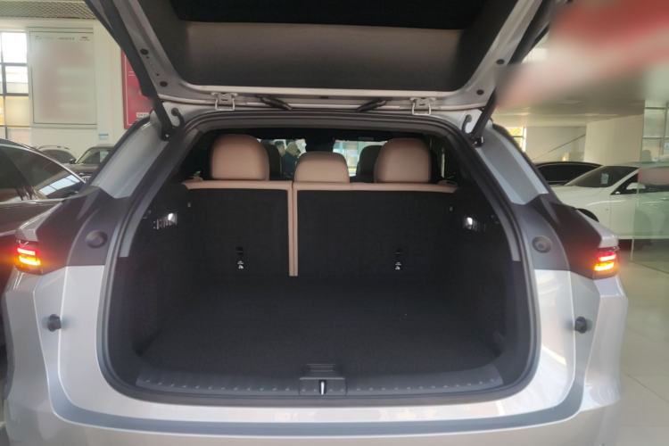 Used Li Auto Li Auto i6 2025 Model Four-Wheel-Drive Standard Type
