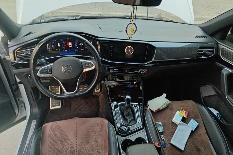 Used Volkswagen Tayron X 2020 330TSI Two-Wheel Drive Luxury Smart Connectivity Version Center Console