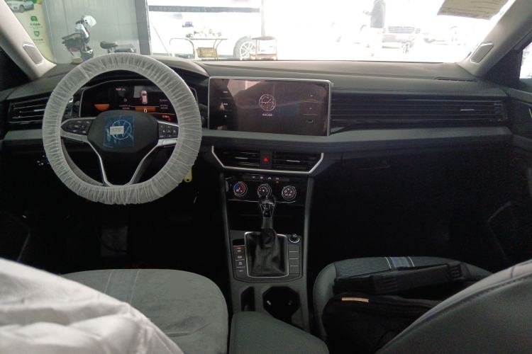 Used Volkswagen Sagitar 2025 Facelift 200TSI DSG Flyover Edition Center Console