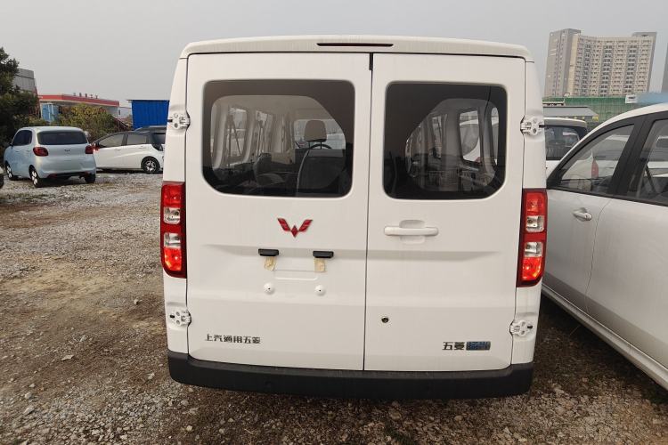 Used Wuling Yangguang 2024 300KM Comfort Version Passenger Van 75kW
