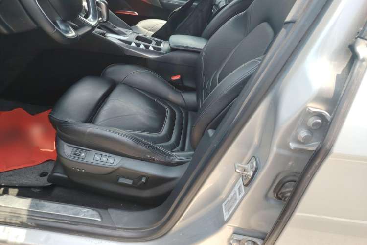 Used DS 5 2012 1.6T Elegant Edition
