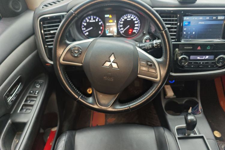 Used Mitsubishi Outlander 2014 2.4L 4x4 Deluxe Value Edition 5 Seats
