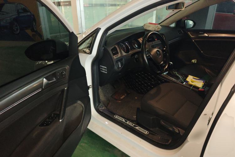 Used Volkswagen Golf 2015 1.6L Automatic Comfort Model Driver Seat