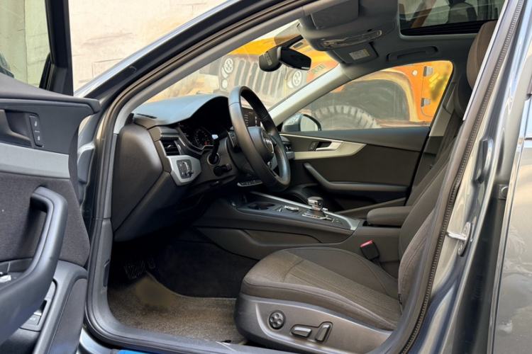 Used Audi A4L 2017 Plus 40 TFSI Ambition Model Interior 4