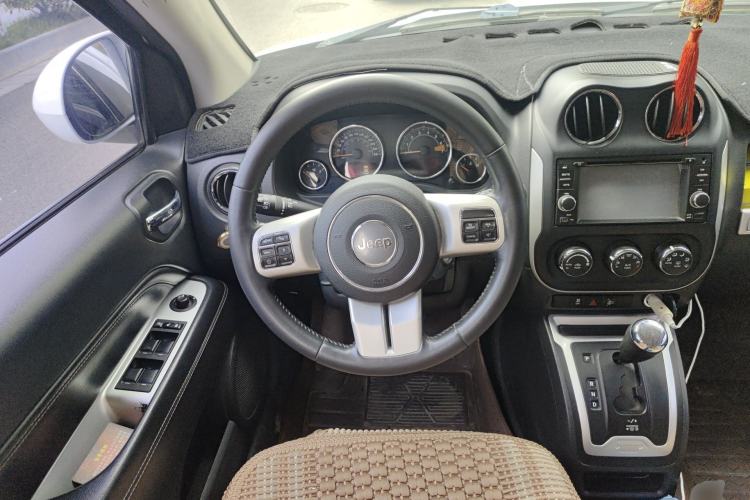 Used Jeep Compass 2014 Revised Version 2.4L Four-Wheel Drive Comfort Edition Steering Wheel
