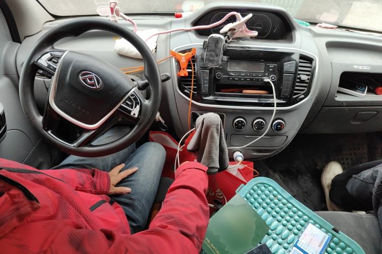 Used SAIC MAXUS Xintu V80 2021 2.0T Manual Classic Aoyuntong Short Wheelbase Mid-Roof 5/6-Seater Center Console