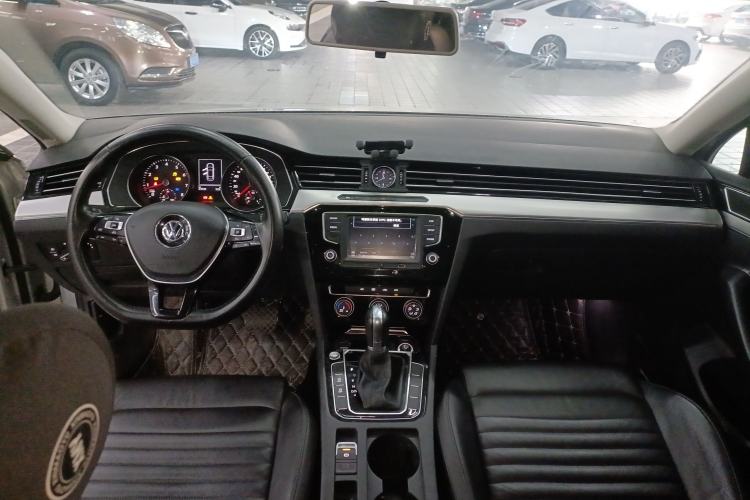 Used Volkswagen Magotan 2017 330TSI DSG Leading Model
