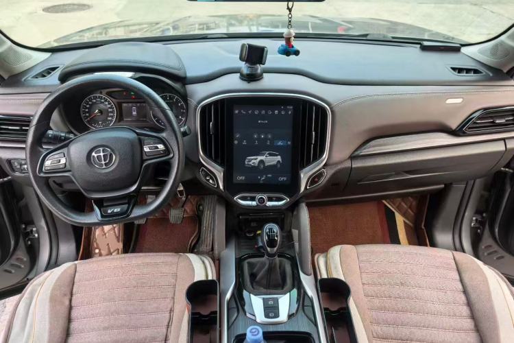 Used Brilliance V6 2018 1.5T Manual Elite Model Center Console