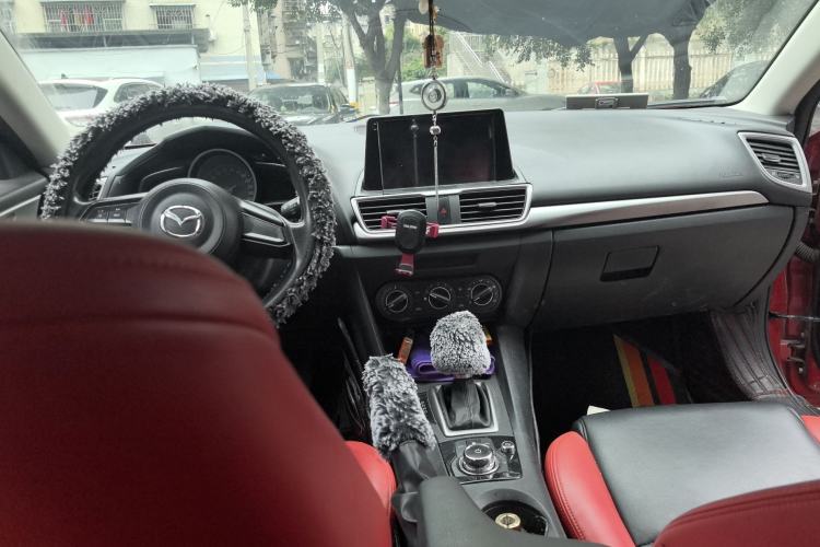 Used Mazda 3 Axela 2017 Sedan 1.5L Automatic Comfort Model Emission Standard China V Center Console