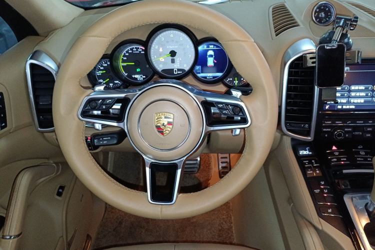 Used Porsche Cayenne E-Hybrid 2015 Cayenne S E-Hybrid 3.0T Steering Wheel