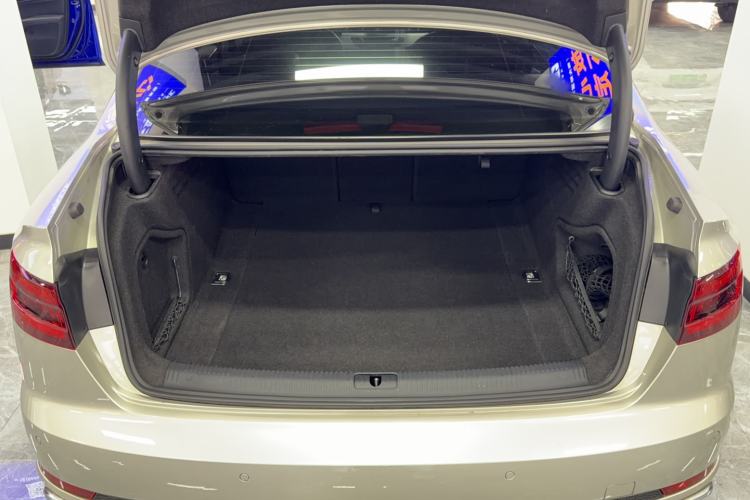 Used Audi A4L 2019 40 TFSI Fashion Edition China VI Emission Standard Trunk