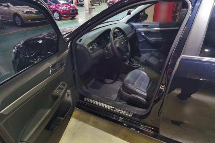 Used Volkswagen Lavida 2017 1.6L Automatic Comfort Edition
