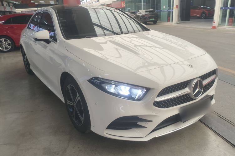 Used Mercedes-Benz A-Class 2022 Revised Version A 200 L Sport Sedan Fashionable Style Front Right 45 Deg