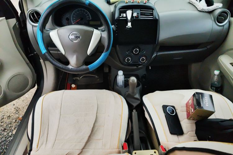 Used Nissan Sunny 2015 1.5XE Manual Comfort Edition Center Console