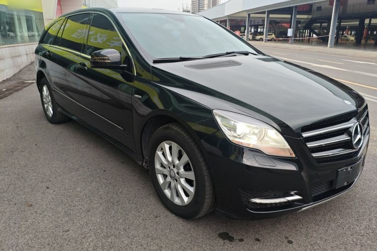 Used Mercedes-Benz R-Class 2017 R 320 4MATIC Business Edition Prestige Model Front Right 45 Deg