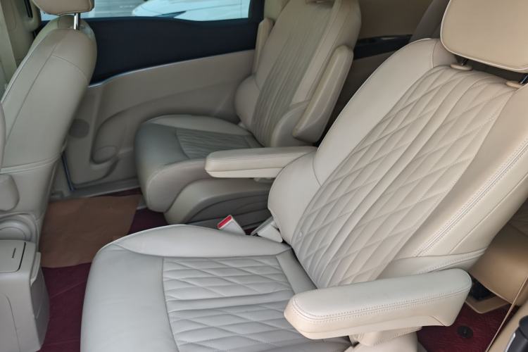 Used Buick GL8 2023 Facelifted Land Cruiser Executive Luxury Version
