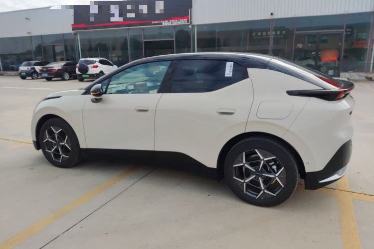 Used Lynk & Co Z20 2025 530 km Range Rear-Wheel Drive Max
