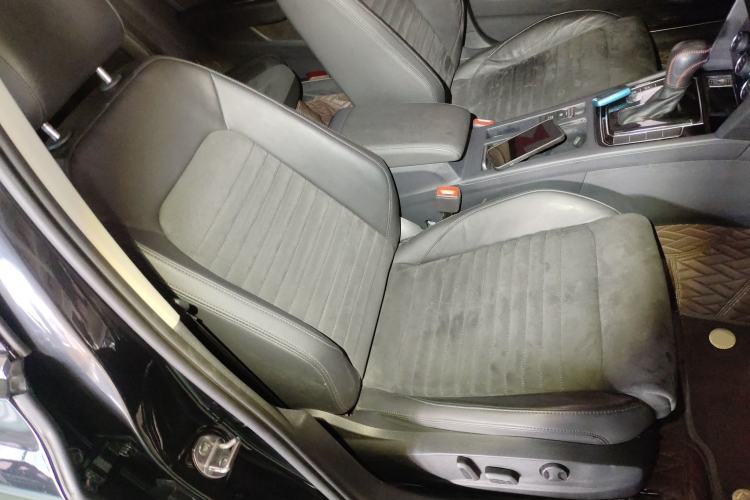 Used Volkswagen Magotan 2017 330TSI DSG Luxury Model Right Front Seat