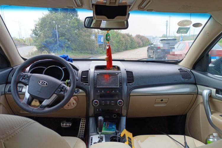 Used Kia Sorento 2012 2.2T Diesel Supreme Edition Center Console