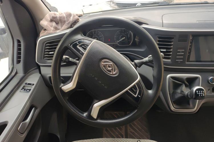 Used SAIC MAXUS Xintu V80 2021 2.0T Manual Classic Aoyuntong 139 PS Mid-axle Mid-roof 6/7/8/9-Seater Steering Wheel