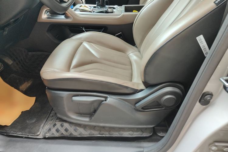 Used CHANGAN Hunter 2024 Knight Edition Flagship Model Dual-Motor All-Wheel Drive Standard Box
